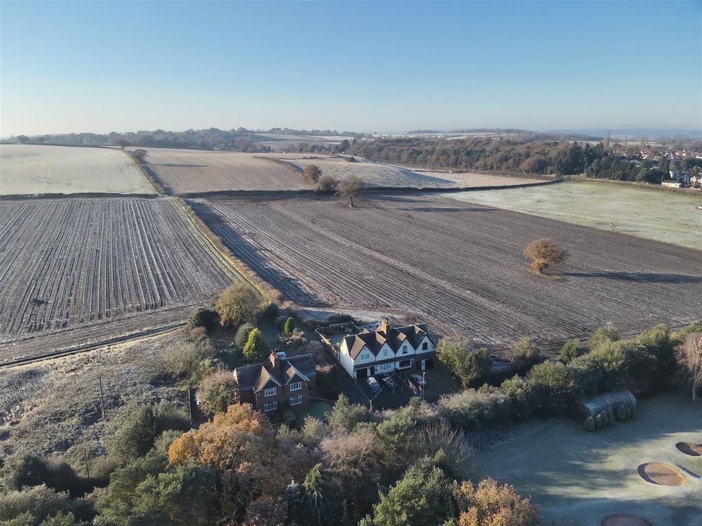 3 bed cottage for sale in Farm Cottages, Racecourse Lane, Stourbridge