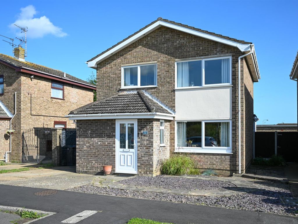 3 bed detached house for sale in The Mews, Gorleston, Great Yarmouth NR31, £295,000 Zoopla