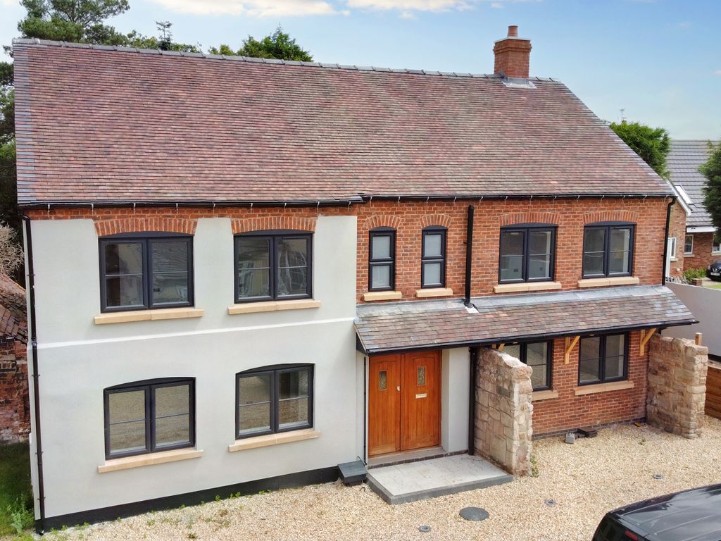 4 bed detached house for sale in Austrey Road, Warton, Tamworth B79, £