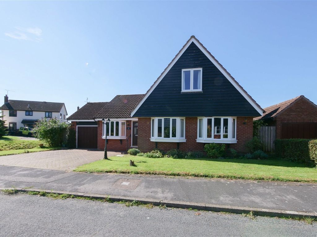 3 bed detached house for sale in The Mowbrays, Framlingham, Suffolk
