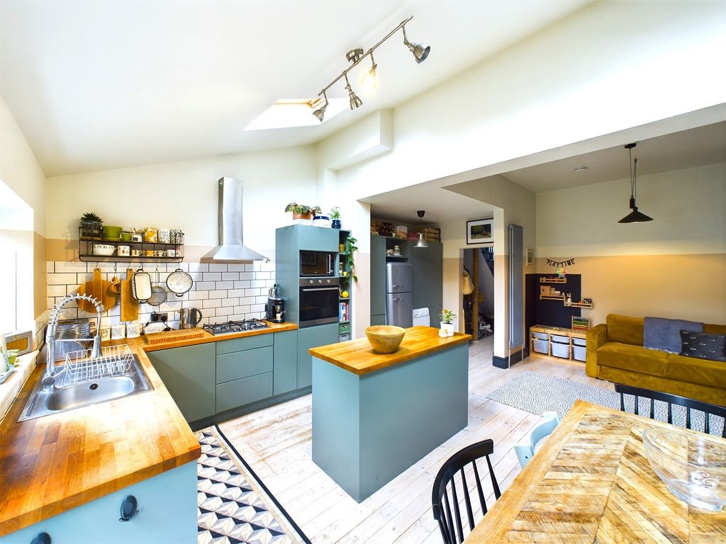 5 bed terraced house for sale in Ella Street, Hull HU5, £275,000 Zoopla