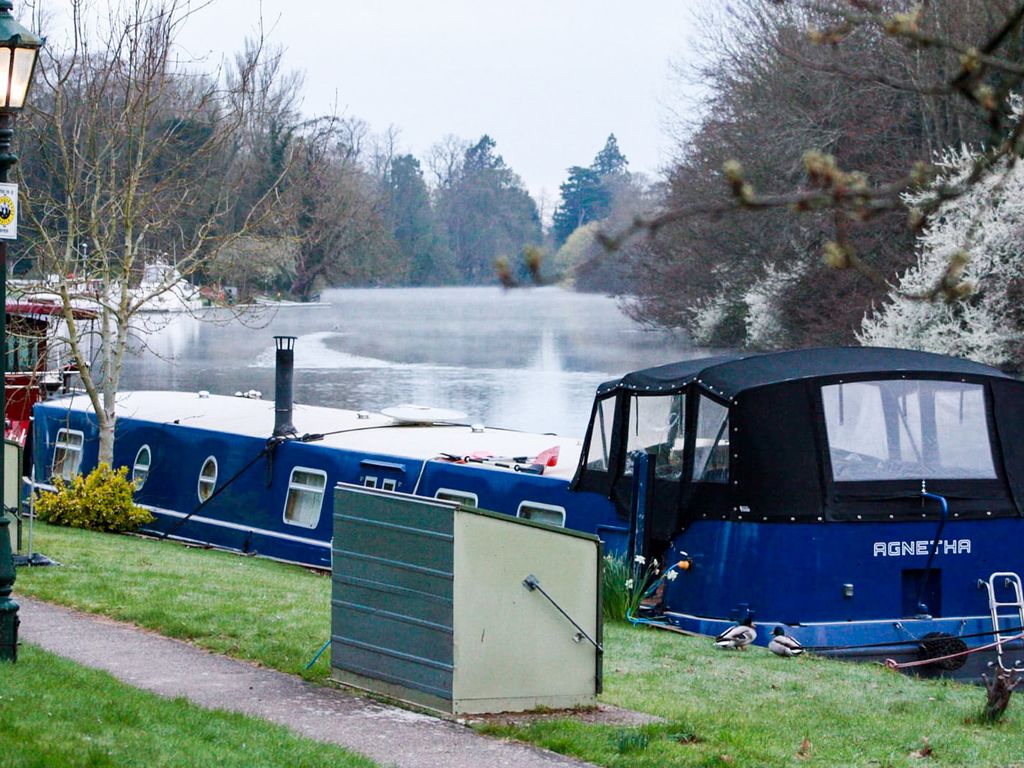 2 bed houseboat for sale in Maidenhead Road, 11 The Moorings, Windsor