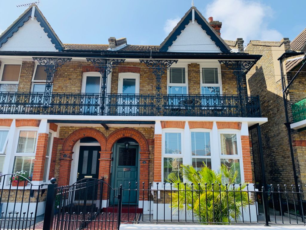 4 bed semidetached house for sale in Swinburne Avenue, Broadstairs