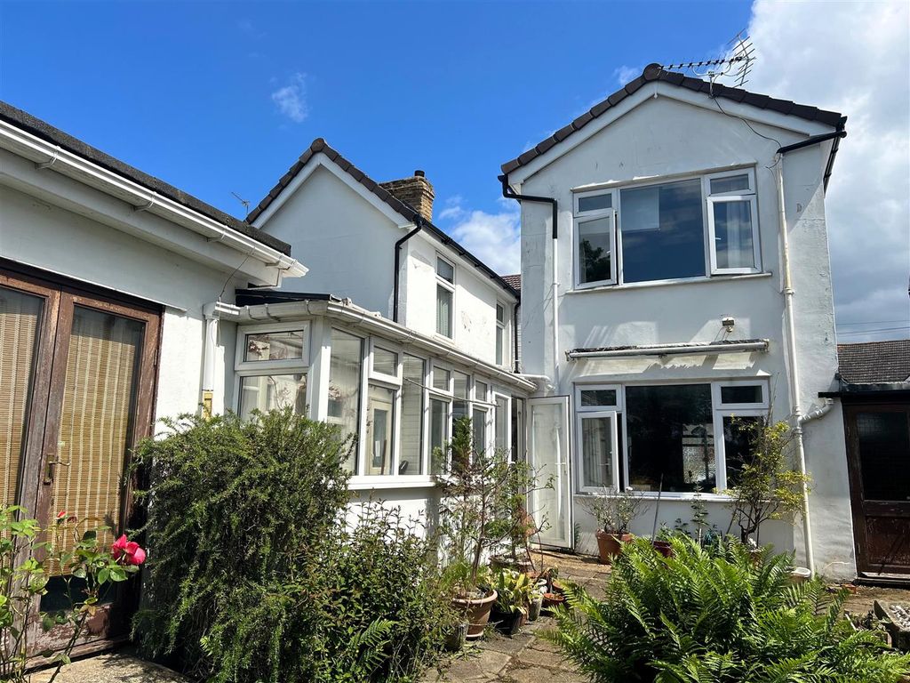 4 bed detached house for sale in Lion Road, Bexleyheath DA6, £725,000