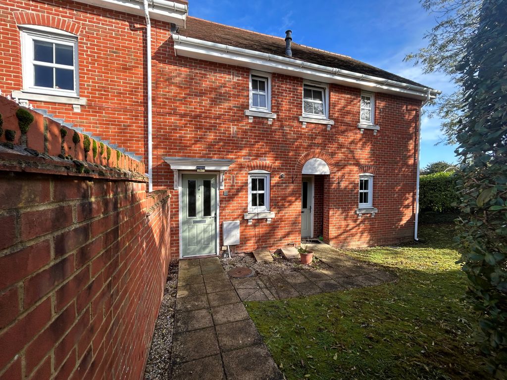 2 bed to rent in Campbell Fields, Aldershot, Hampshire GU11