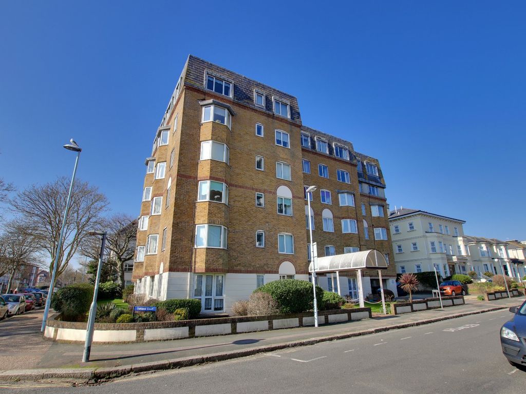1 bed property for sale in Oakland Court, Gratwicke Road, Worthing BN11