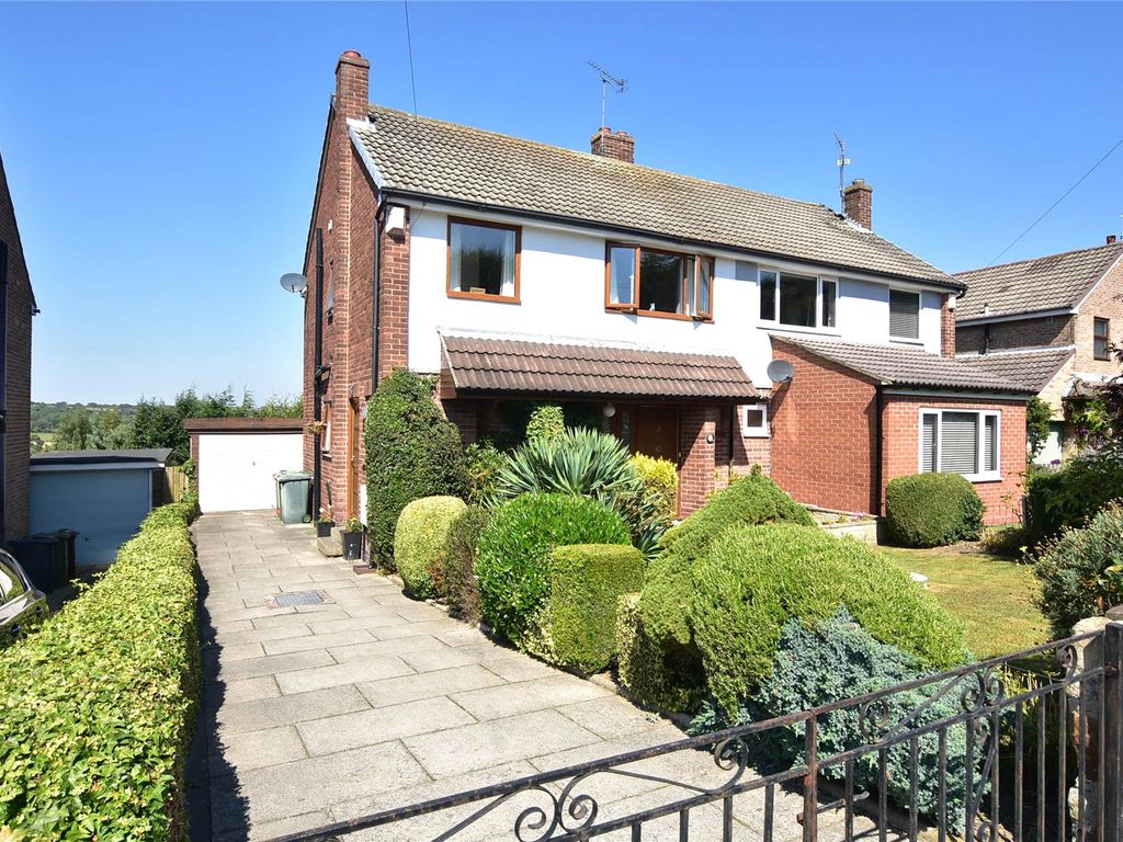 3 bed semidetached house for sale in Carr Bridge Drive, Cookridge