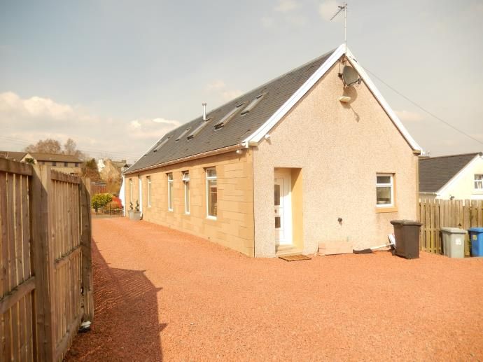 4 bed semidetached house to rent in New Trows Road, Lesmahagow, Lanark