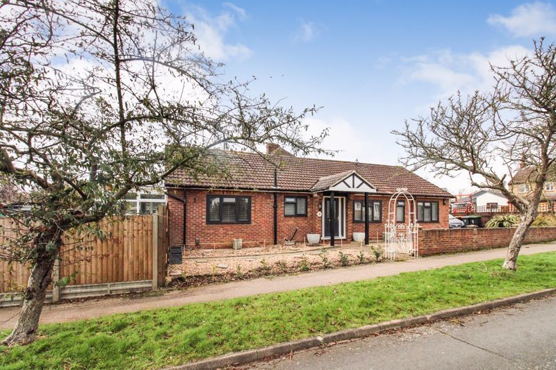 4 bed detached bungalow for sale in Grange Lane, Bromham, Bedford MK43