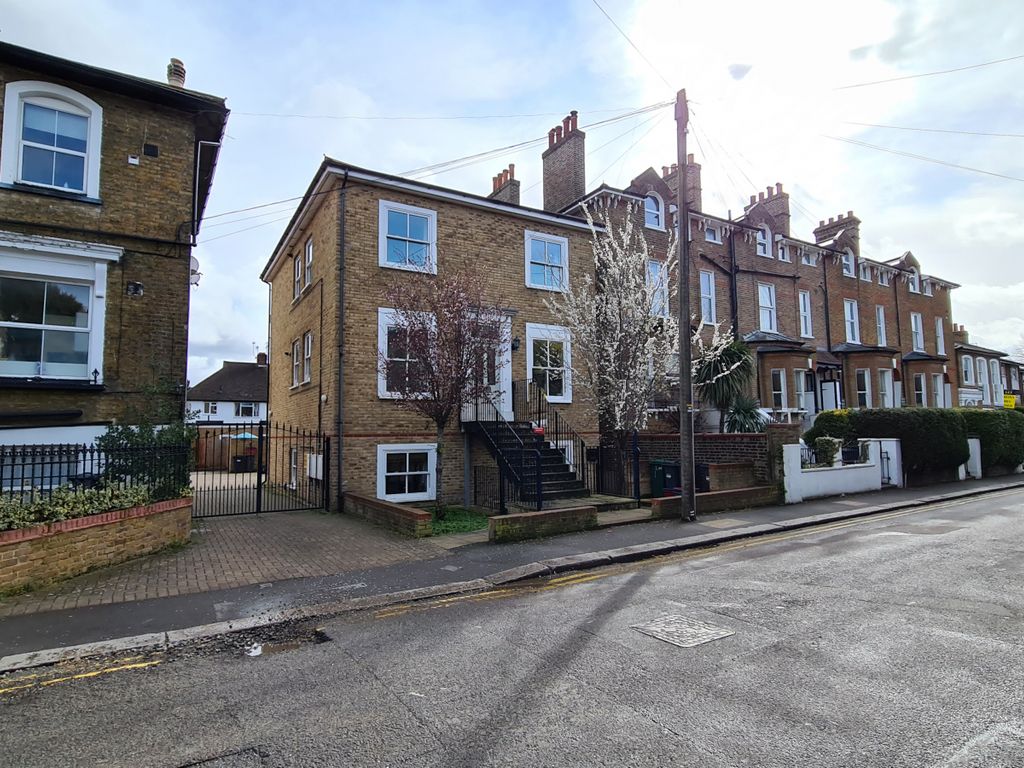 2 bed flat to rent in Woodlands Road, Isleworth TW7 Zoopla
