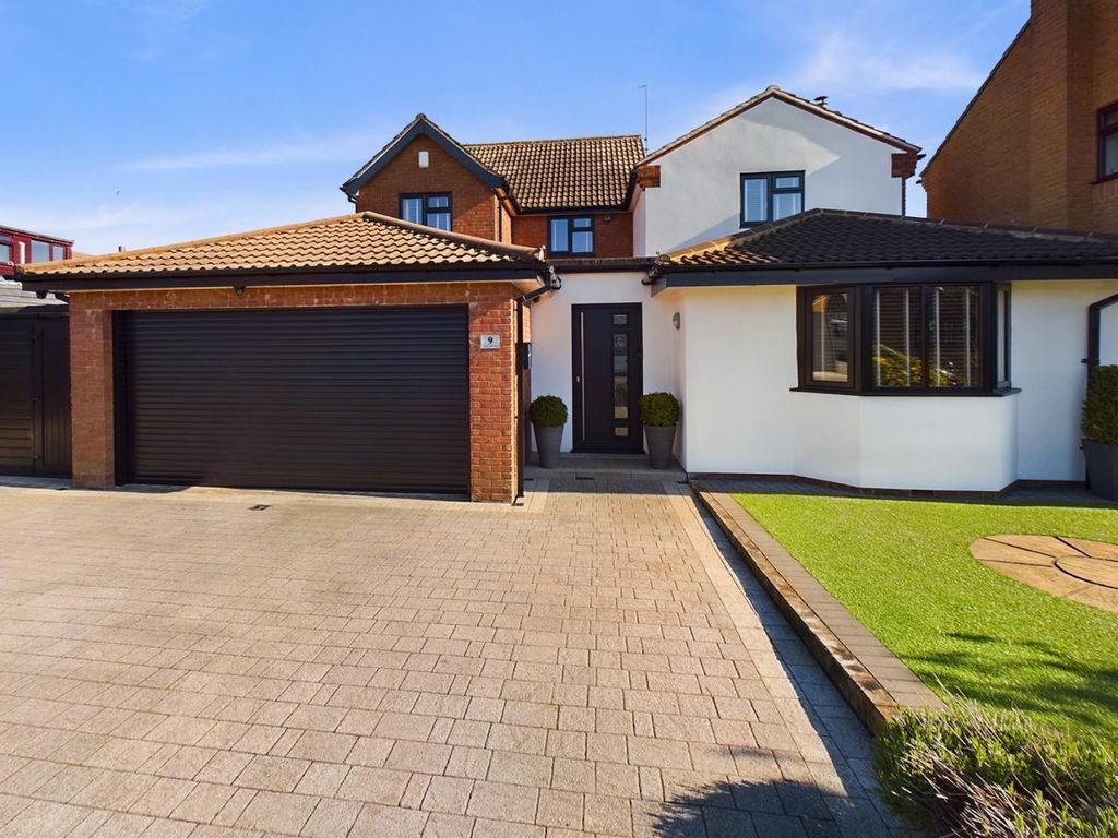 4 bed detached house for sale in Lockwood Close, Kingsthorpe
