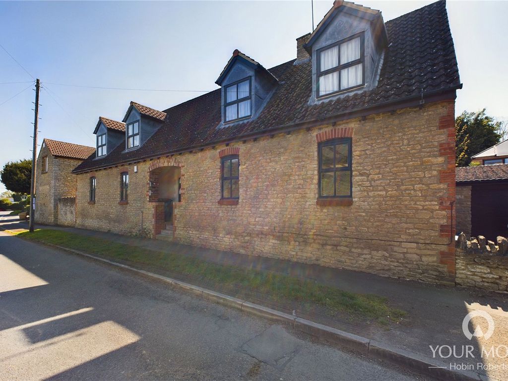 4 bed detached house for sale in High Street, Stanwick, Wellingborough