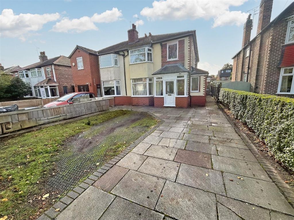 3 bed semidetached house for sale in Stanley Mount, Sale M33, £615,000