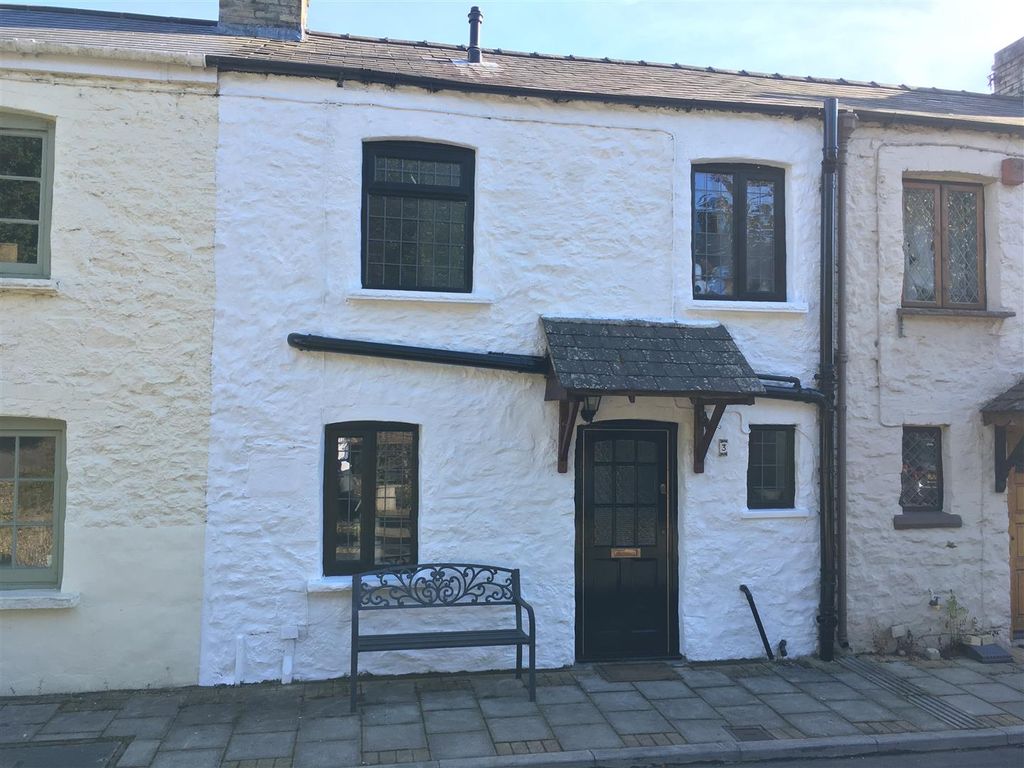 2 bed terraced house to rent in Riverside Terrace, Machen, Caerphilly