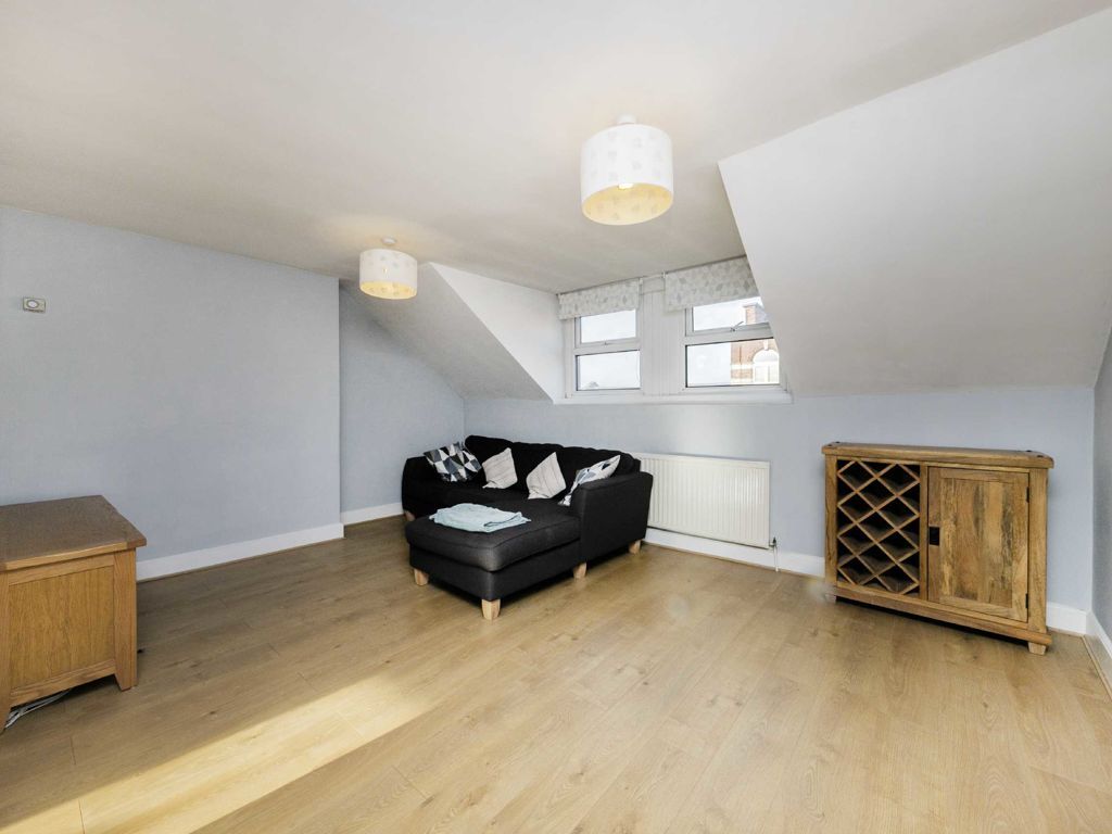 2 bed flat for sale in Balham High Road, London SW12, £400,000 Zoopla