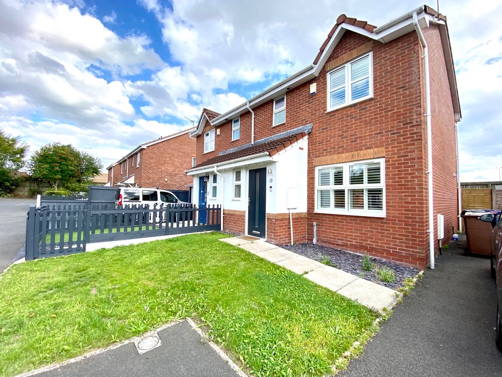 3 bed semidetached house to rent in Redmans Close, Eccles, Manchester