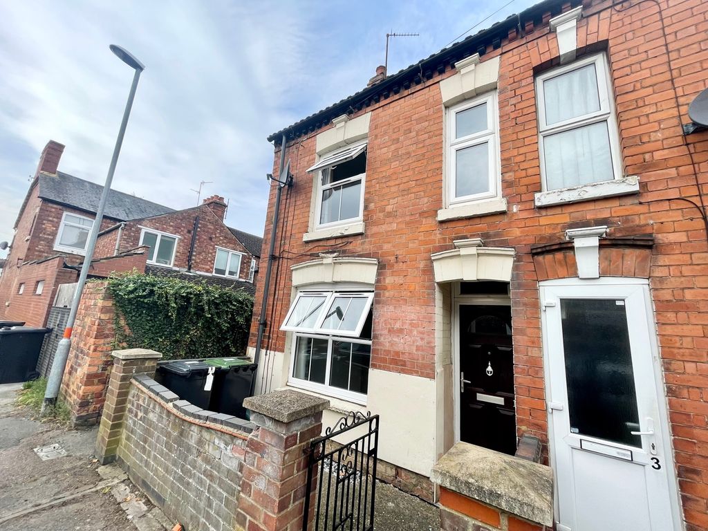 3 bed end terrace house to rent in Pemberton Street, Rushden NN10, £975
