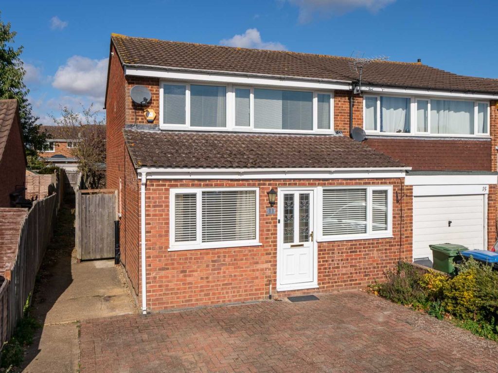 Bronte Crescent, Woodhall Farm HP2  