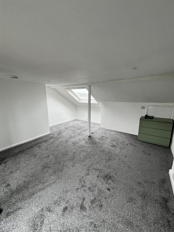 5 bed terraced house to rent in Harlestone Road, Northampton NN5, £