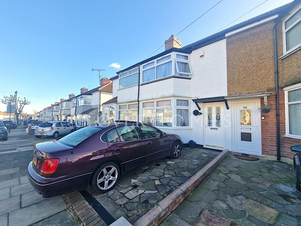 2 bed property to rent in Elmcroft Avenue, London N9, £1,750 pcm Zoopla