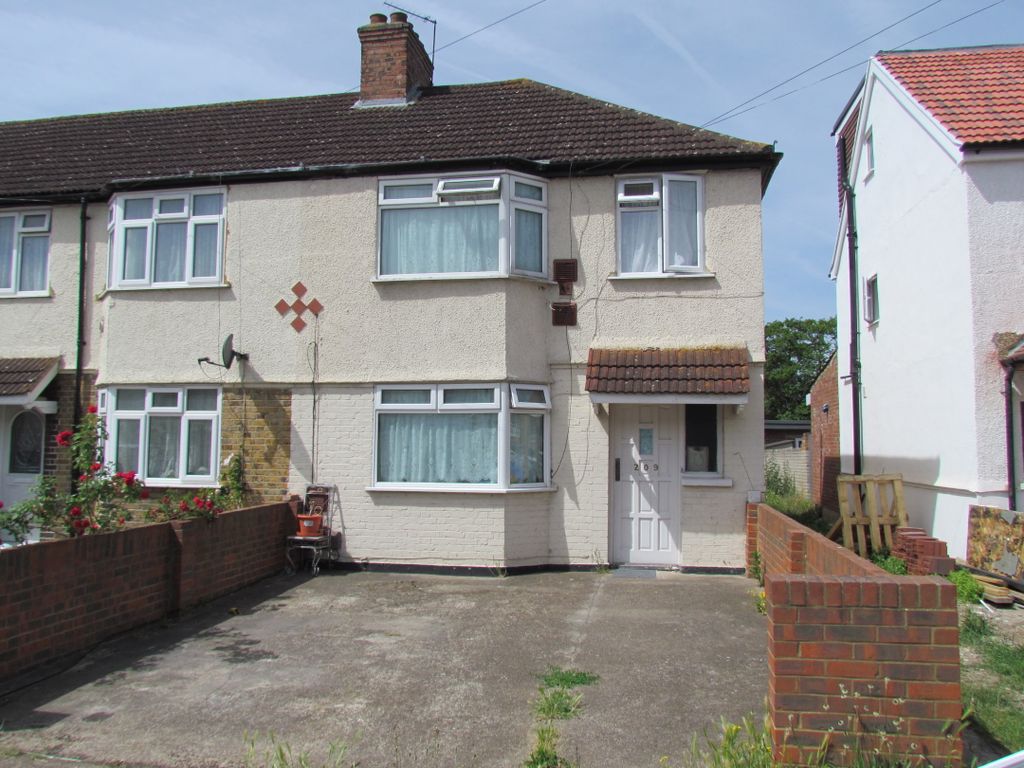 Waye Ave, Cranford TW5  