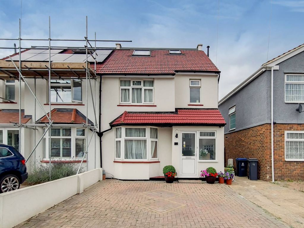 5 bed semidetached house for sale in Hamilton Avenue, Surbiton KT6