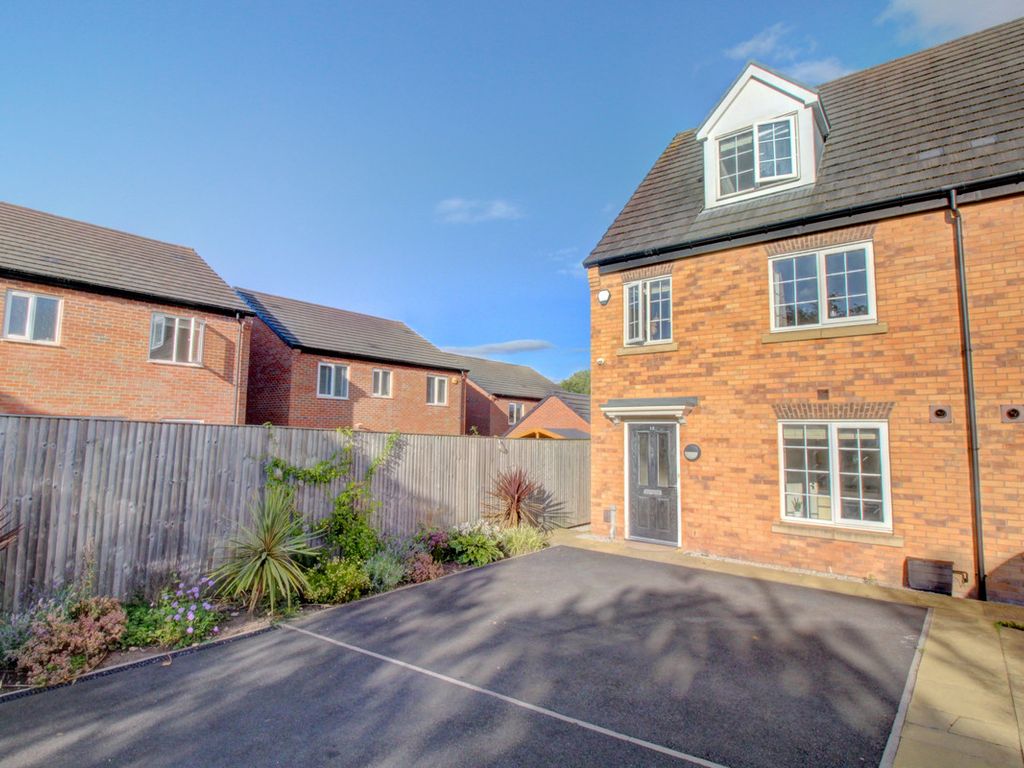 4 bed semidetached house for sale in Yew Road, Whinmoor LS14, £290,000