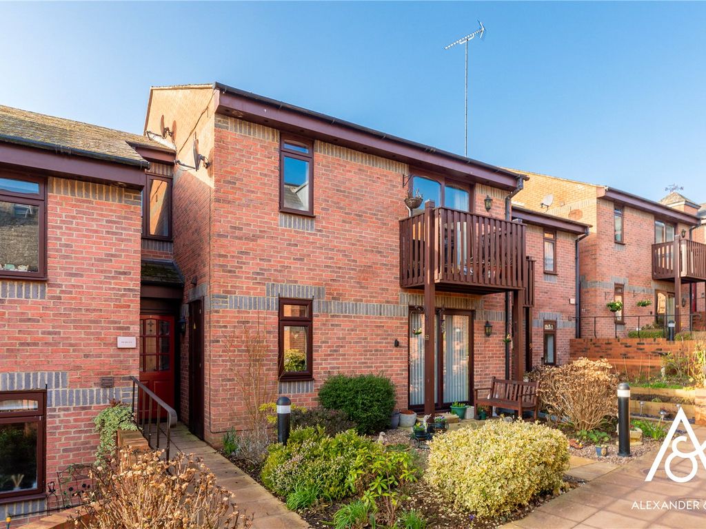 2 bed flat for sale in Paynes Court, High Street, Buckingham MK18 Zoopla