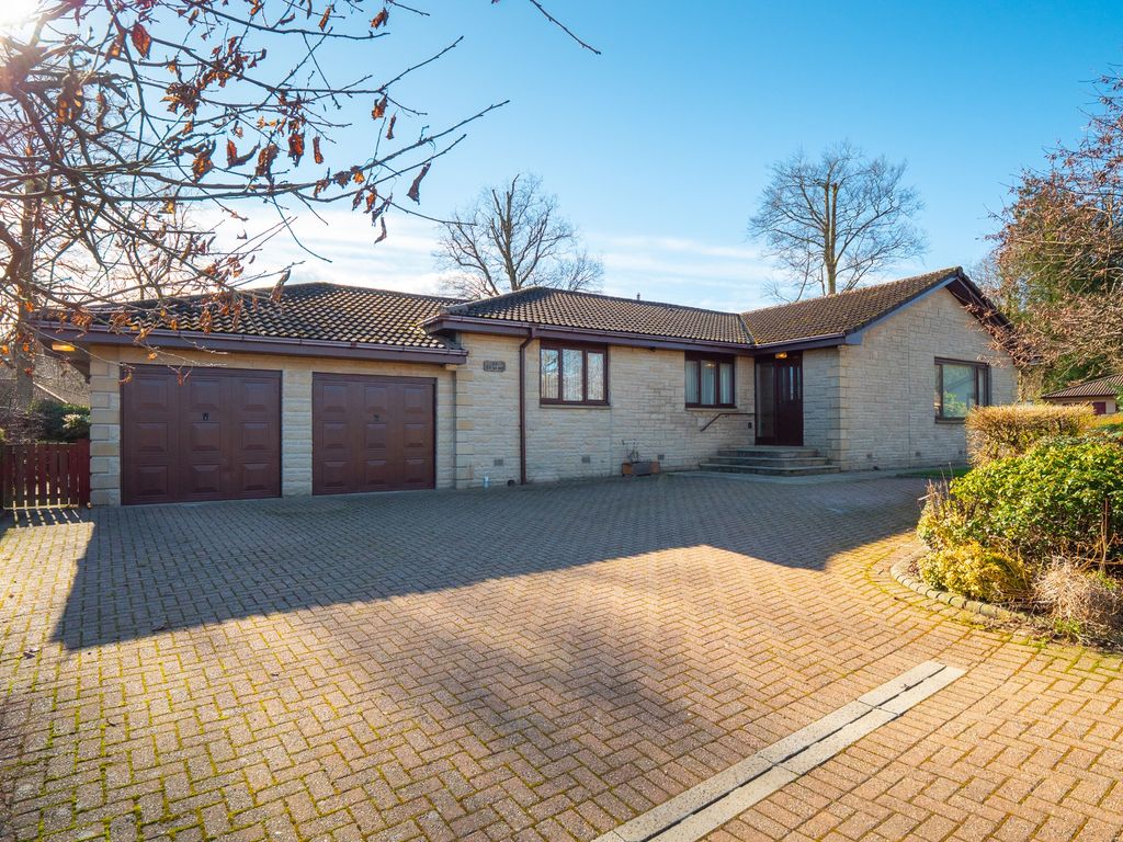 4 bed bungalow for sale in Deanston Gardens, Doune, Stirlingshire FK16