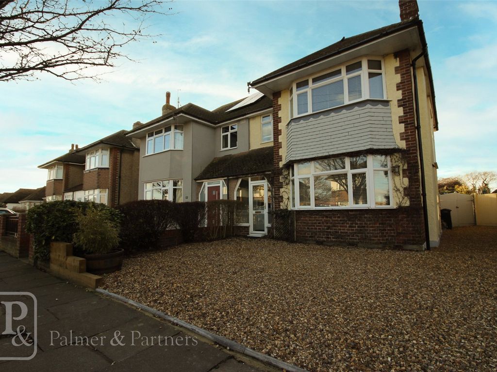 3 bed semidetached house to rent in Turpins Avenue, ClactonOnSea