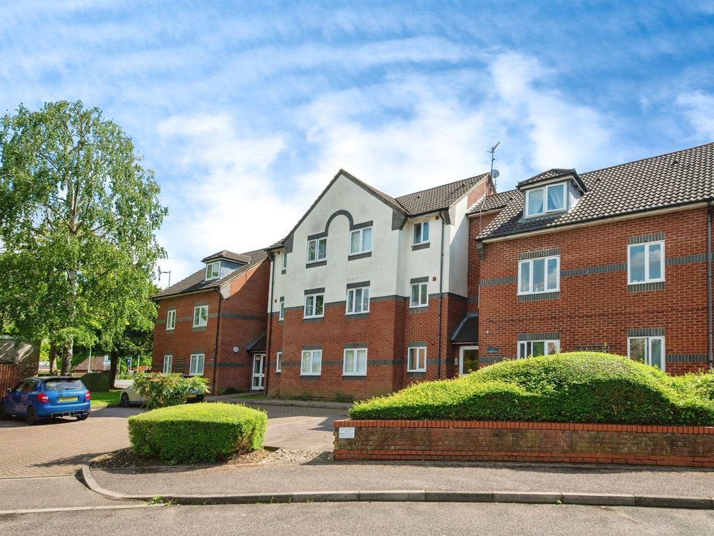 2 bed flat for sale in Brambling Close, Bushey WD23, £325,000 Zoopla