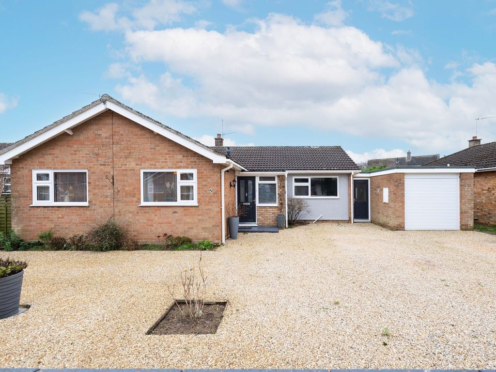 3 bed detached bungalow for sale in Furze Hill Drive, North Walsham
