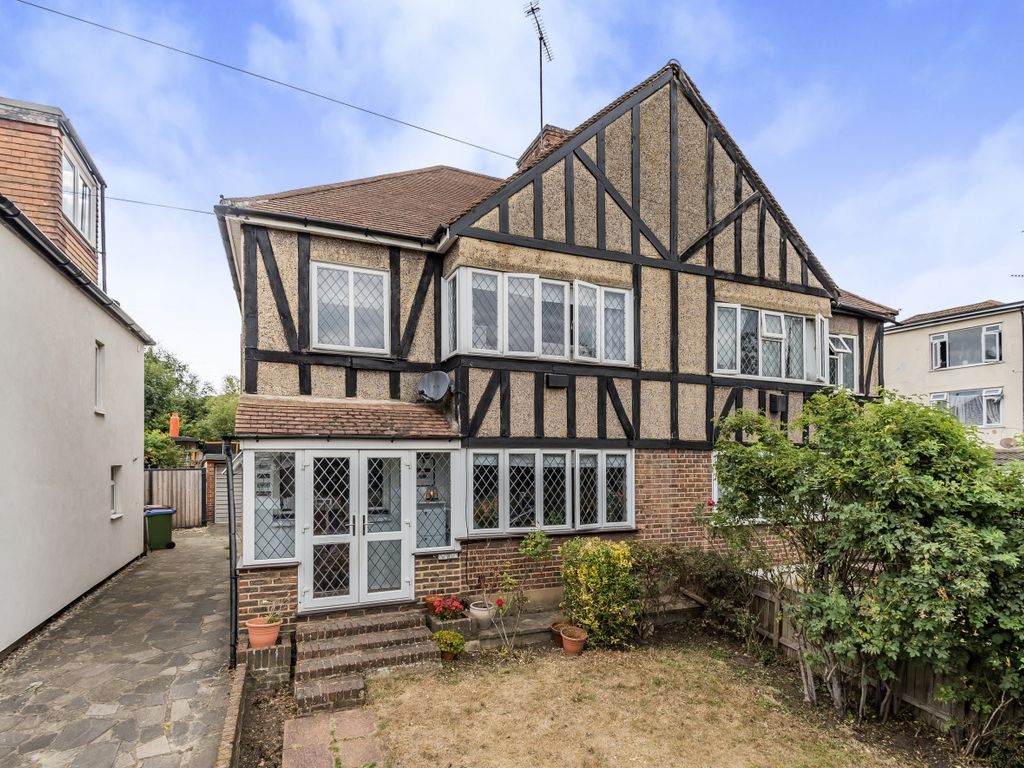 4 bed semidetached house for sale in Park Crescent Road, Erith DA8