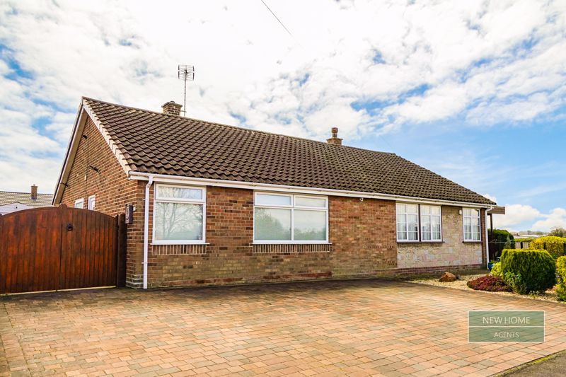 2 bed semidetached bungalow for sale in Henhurst Ridge, BurtonOn