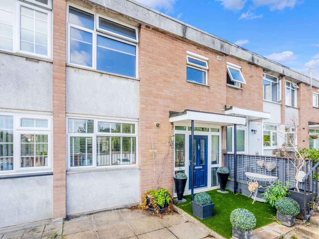 2 bed flat for sale in Stoneleigh Broadway, Stoneleigh, Epsom KT17, £