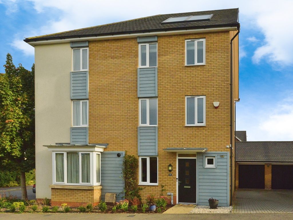 3 bed semidetached house for sale in Syward Row, Wolverton, Milton