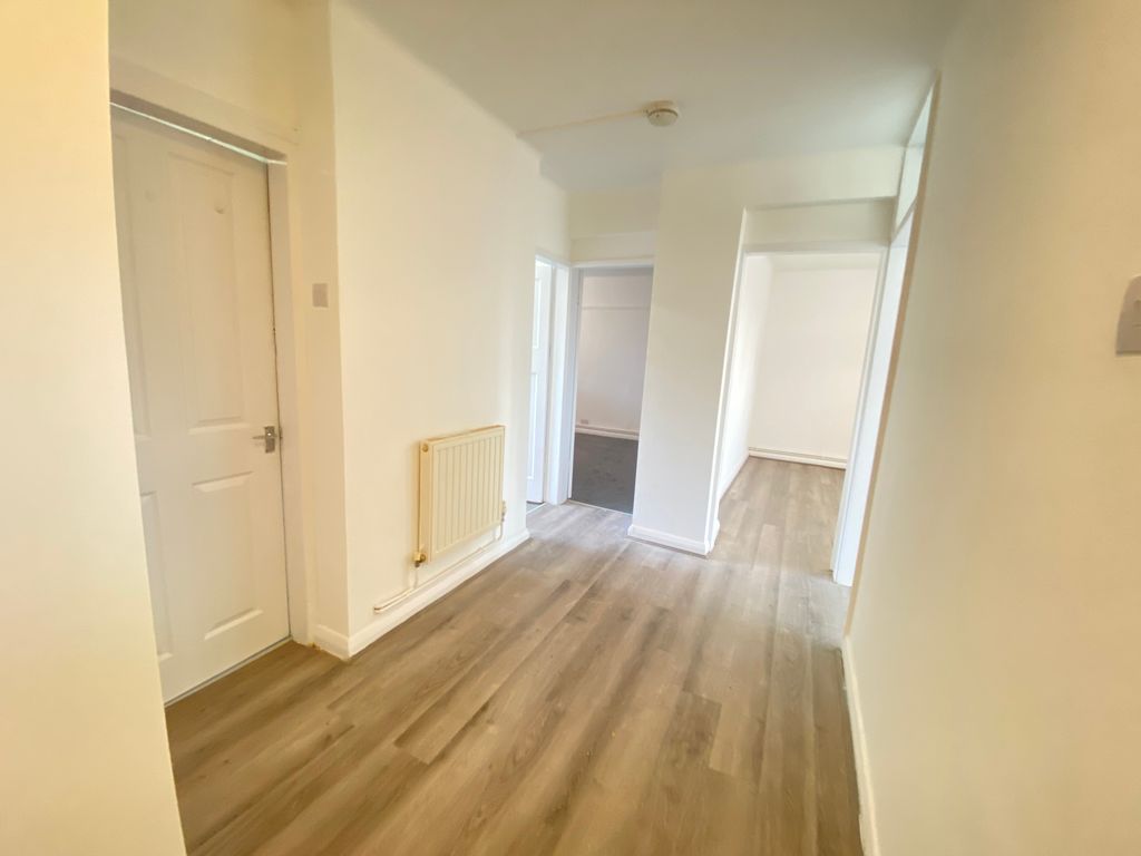 2 bed flat to rent in Park Court, Hampton Wick KT1, £1,650 pcm Zoopla