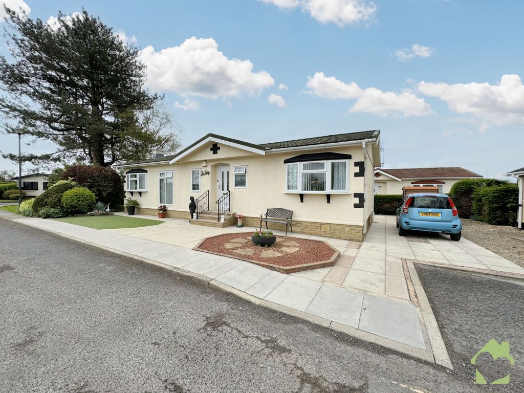 2 bed mobile/park home for sale in The Lodge, The Avenue, Wyre Vale