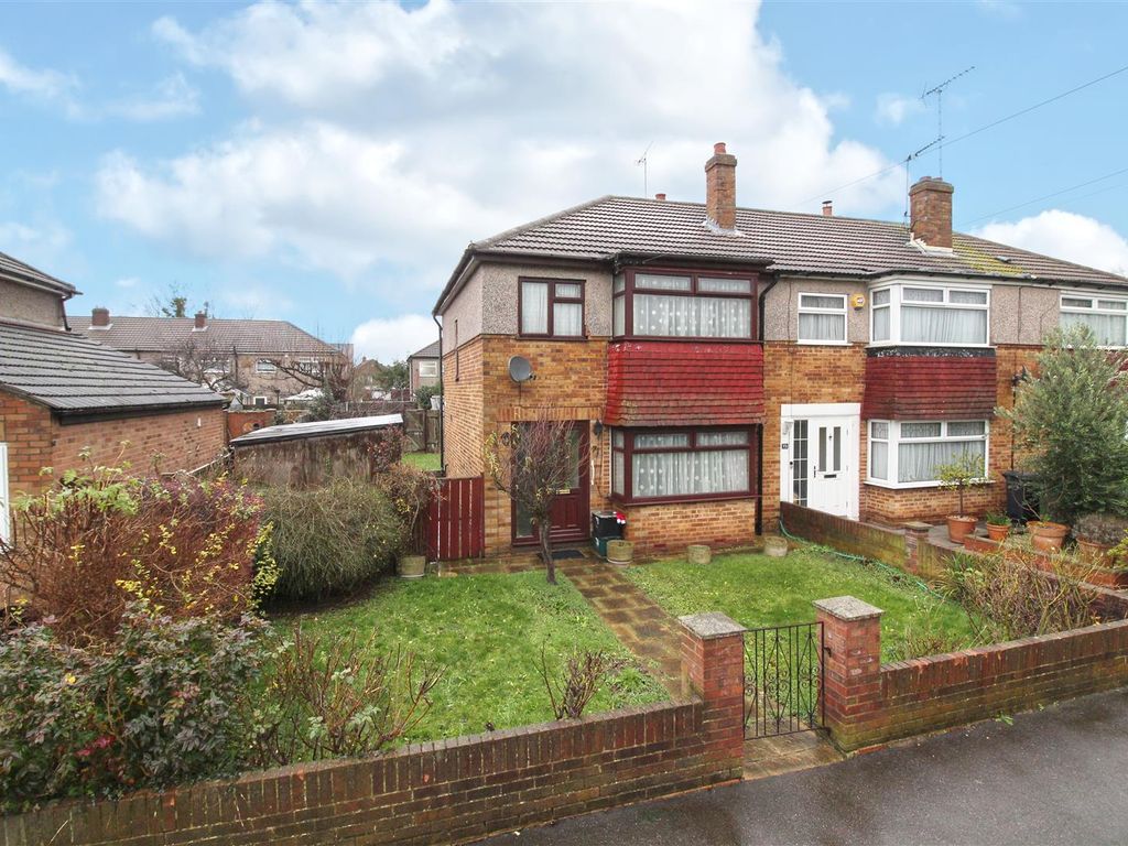 3 bed semidetached house for sale in Central Avenue, Waltham Cross EN8