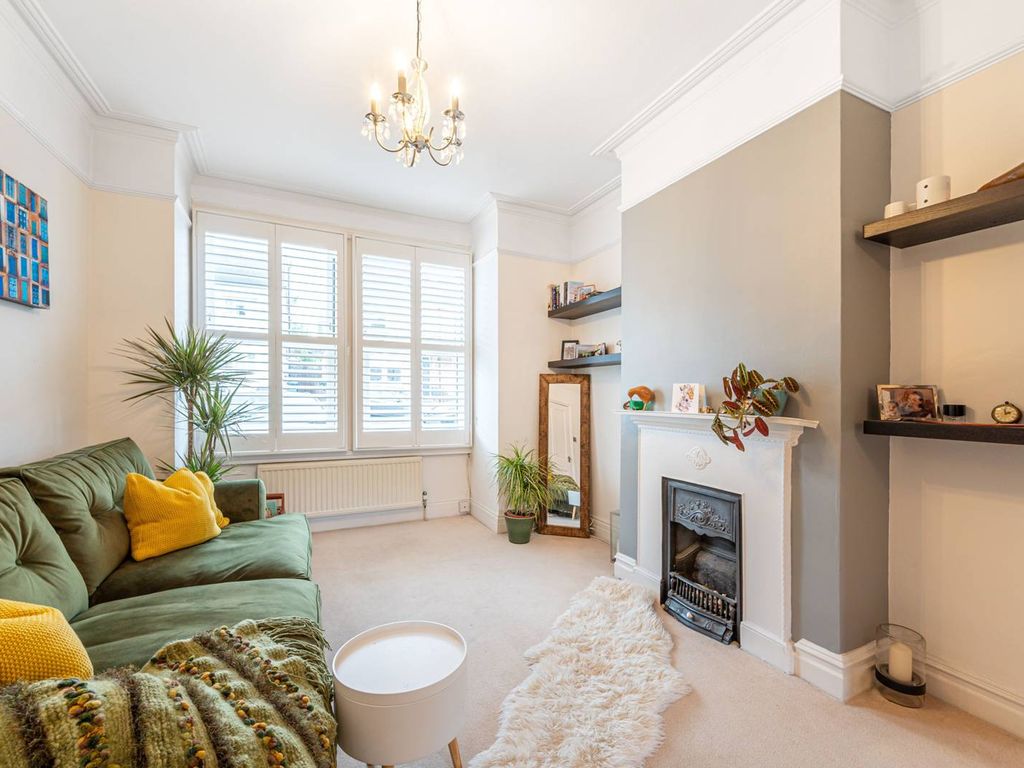 4 bed terraced house for sale in Crescent Road, East EN4