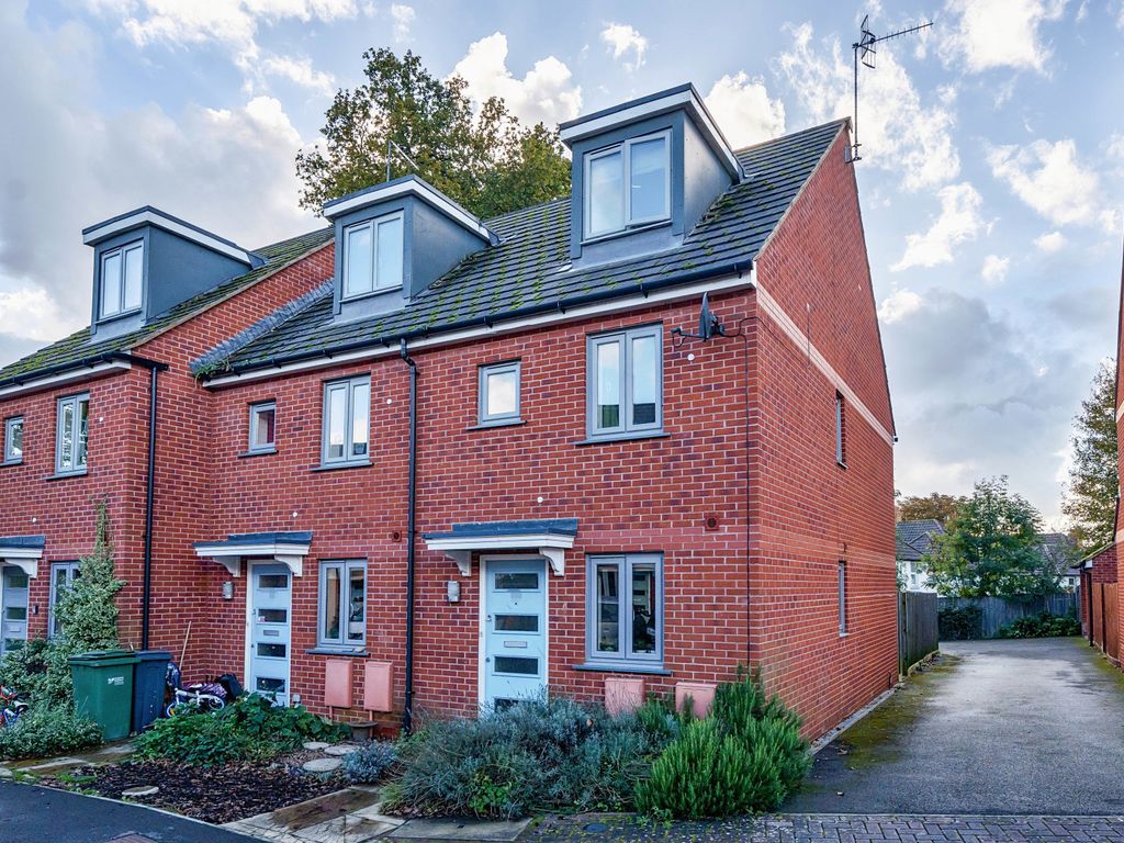 3 bed end terrace house for sale in Graces Field, Stroud