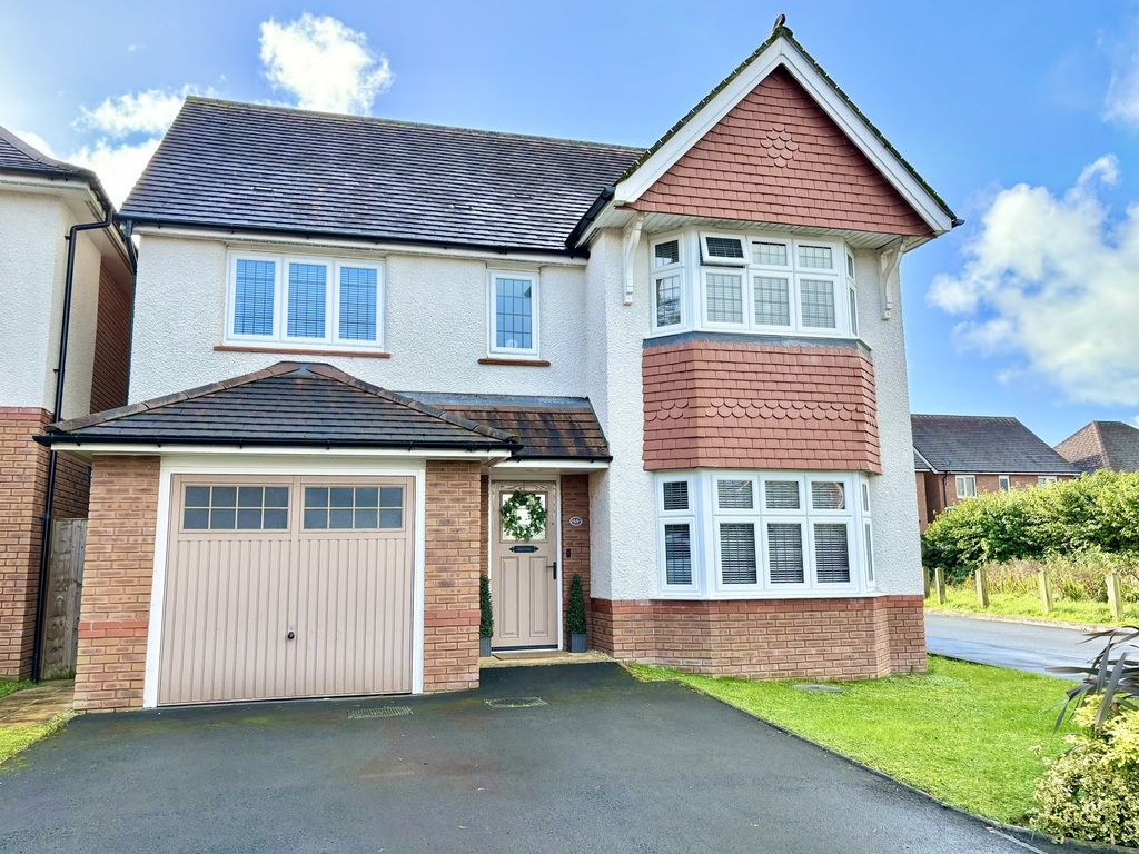 4 bed detached house for sale in Bryn Alltwen, Pontardawe
