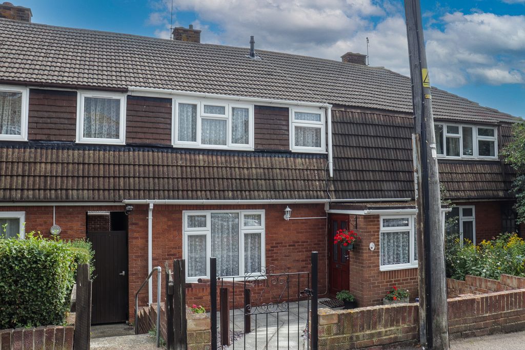 3 bed terraced house for sale in Walters Road, Hoo, Rochester ME3 Zoopla