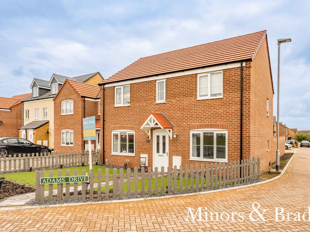 4 bed detached house for sale in Adams Drive, Bradwell, Great Yarmouth