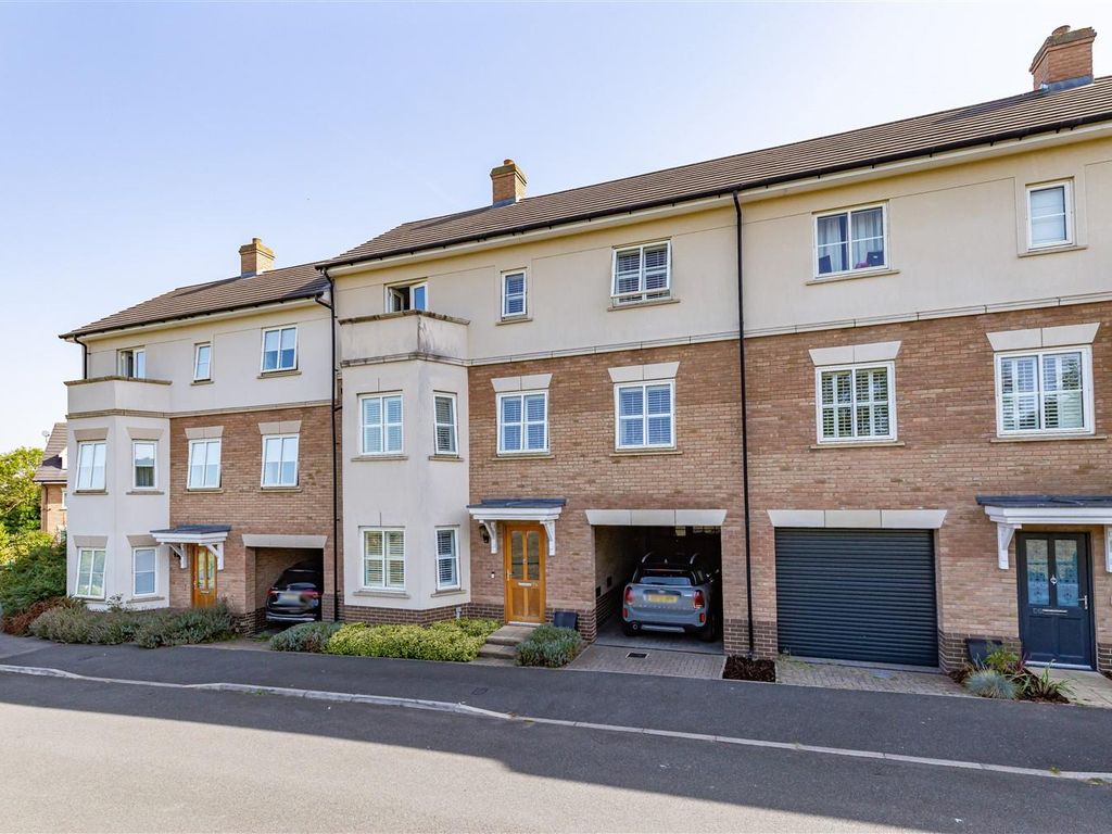4 bed terraced house for sale in Buckingham Road, Epping CM16, £800,000 Zoopla