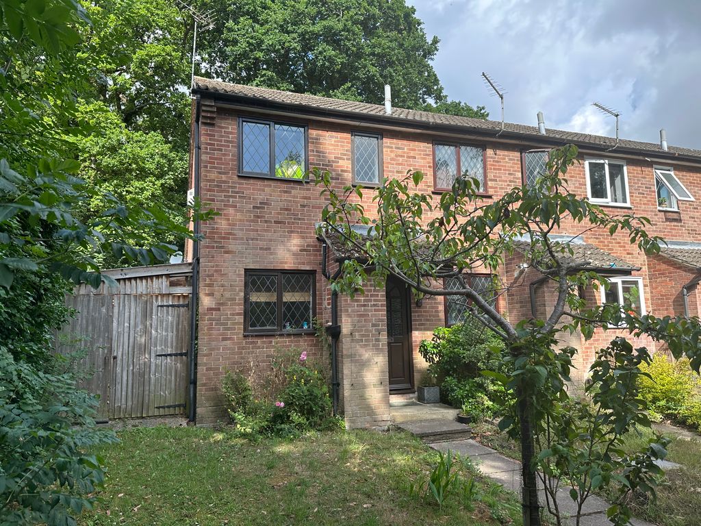 1 bed end terrace house for sale in Torrington Close, Lindford GU35