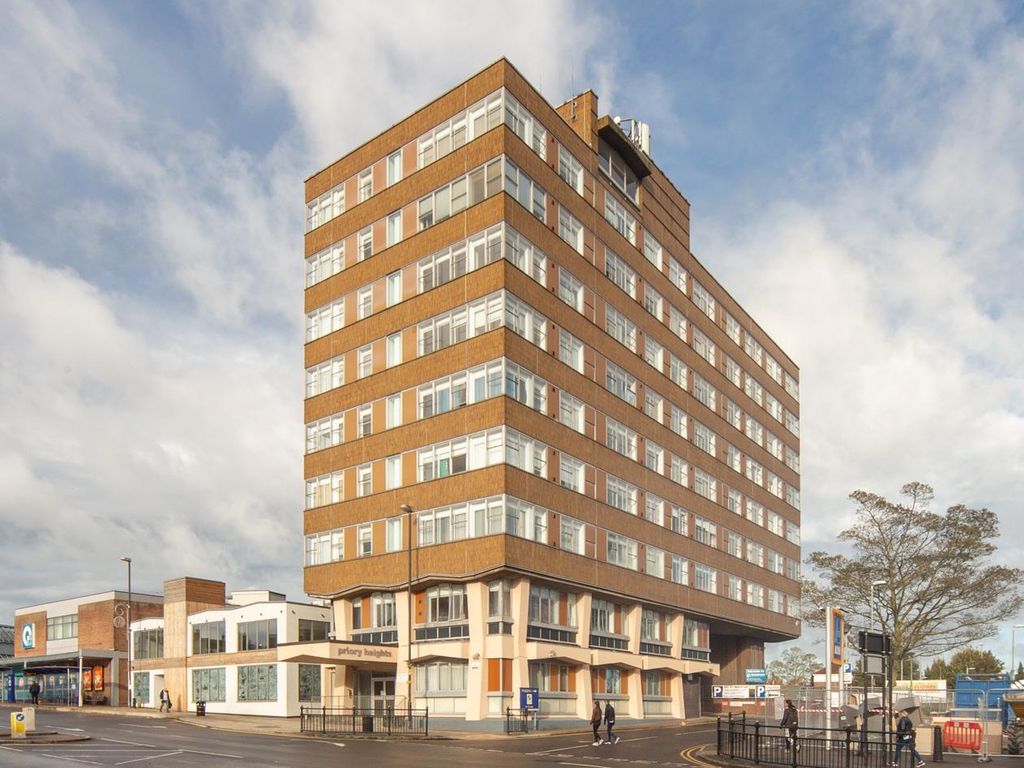 1 bed flat for sale in Priory Heights, Church Street, Dunstable LU5