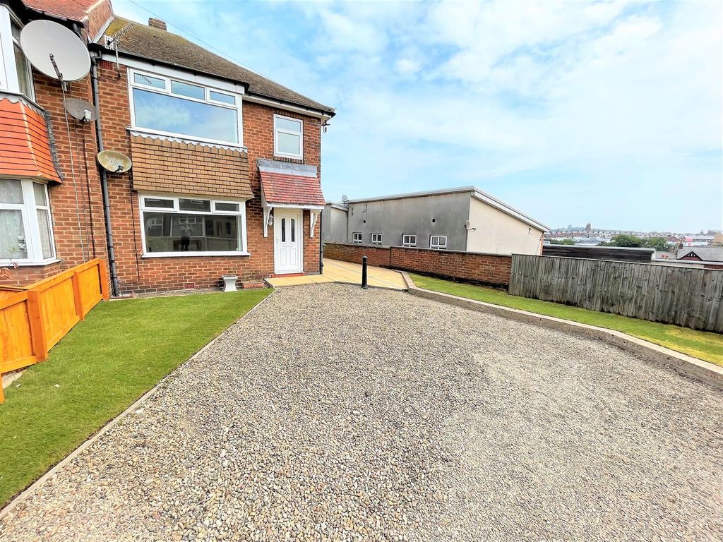 3 bed semidetached house for sale in Mount Park Avenue, Scarborough