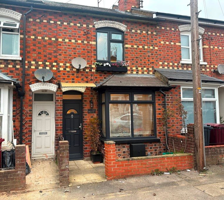 3 bed terraced house for sale in Brighton Road, Reading, Berkshire RG6
