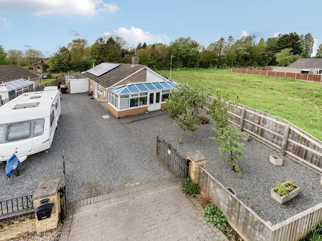 3 bed detached bungalow for sale in Station Road, Halton Holegate